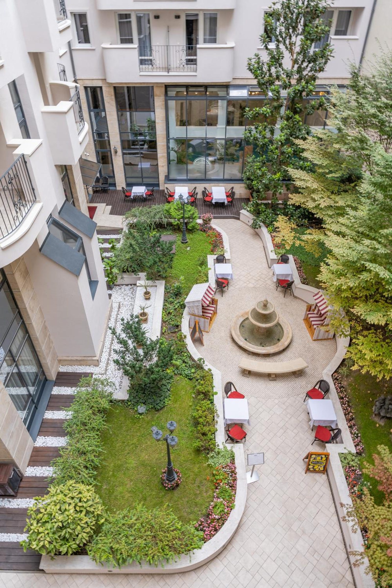 Queen's Court Hotel & Residence — photo 6